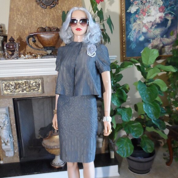 New Moschino CheapandChic Dark Gray Textured Silk Skirt Suit w/Back Bow Size 6 - Picture 1 of 16